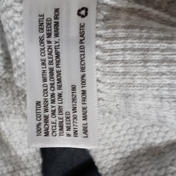 Mens XXL Henley top. - Picture 7 of 9